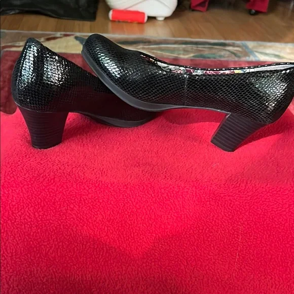 Hotter Black Heels - Picture 3 of 7